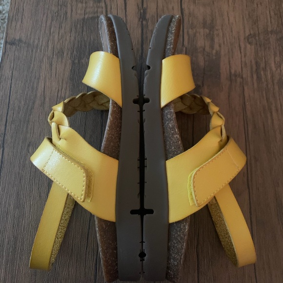 Women's Sandals Size 7 Baretraps Mellow Yellow Happy W/ Box - Picture 3 of 8